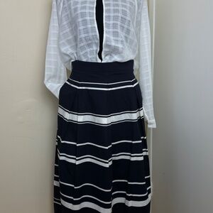 Ann Taylor Pleated Navy & White Striped Skirt Sz4